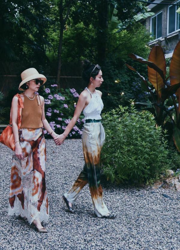 誰說小個子不適合穿闊腿褲？身高僅152的中年媽媽，靠會穿成典範