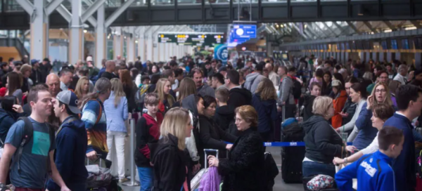 加拿大一家五口旅行 機場成人海地獄 苦等2小時被拒登機 加拿大一家五口旅行 機場成人海地獄 苦等2小時被拒登機