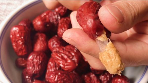 秋日忌寒涼,多吃3紅3白,少吃2綠,潤肺去秋燥,一家老小身體棒 秋日忌寒涼,多吃3紅3白,少吃2綠,潤肺去秋燥,一家老小身體棒