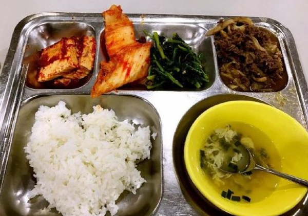 韓國運動員吐槽冬奧會餐飲，稱並不好吃，網友：難道每頓吃鹹菜嗎