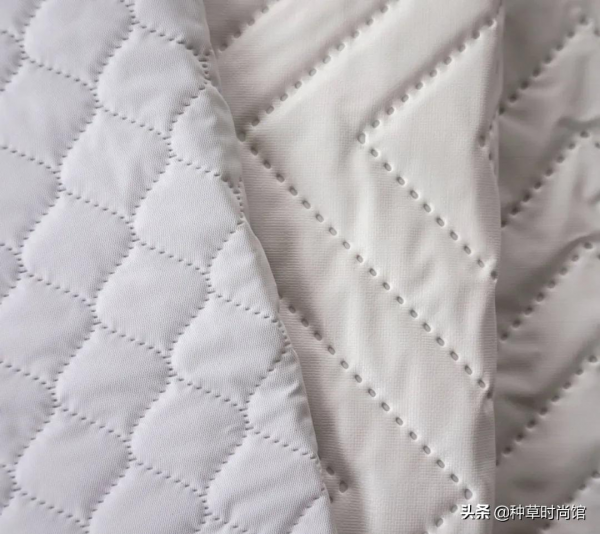 今年流行的奶奶風“毛呢羽絨服”，越土越時髦