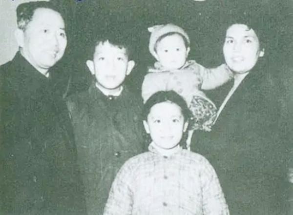 開國上將劉亞樓臨終之際，讓妻子改嫁他人，妻子聽後怎麼選擇？