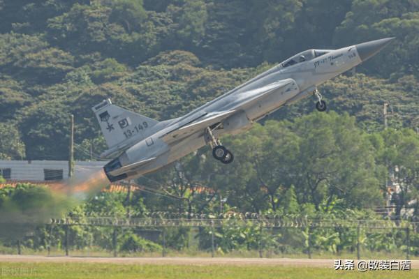 巴鐵成中介！為何大家買梟龍都找巴鐵而不是中國？那我們有分成嗎