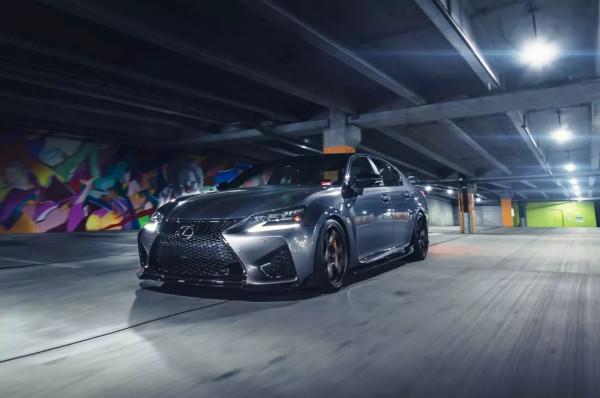 誰說效能兇猛的車子不能優雅？