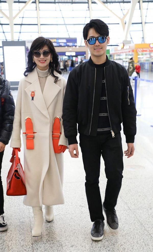 奶奶輩的趙雅芝穿衣好優雅,一襲淺米色大衣,和兒子同框似姐弟 奶奶輩的趙雅芝穿衣好優雅,一襲淺米色大衣,和兒子同框似姐弟