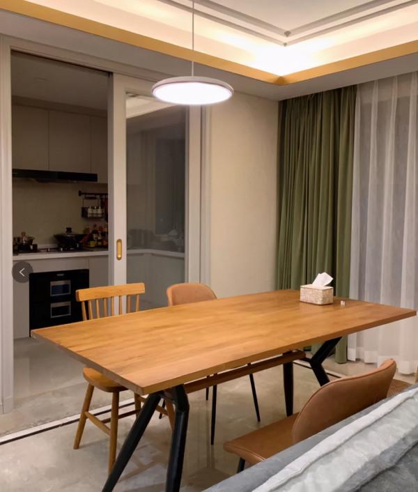 實木餐桌“十買九坑”？網友：後悔買錯了