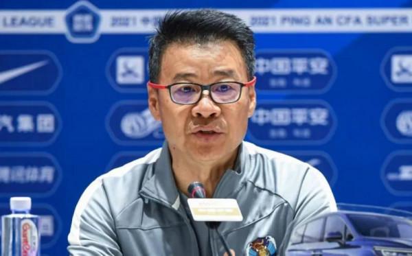 吳金貴表示足球不能弄虛作假，好的東西不能照抄照搬