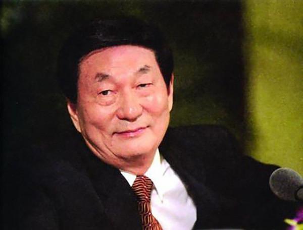 2000年，一農民直言不諱向總理傾訴煩惱，朱鎔基：我比你還急呀