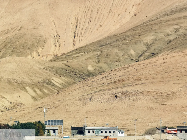 兩個人，一輛車，阿里北線無人區穿越