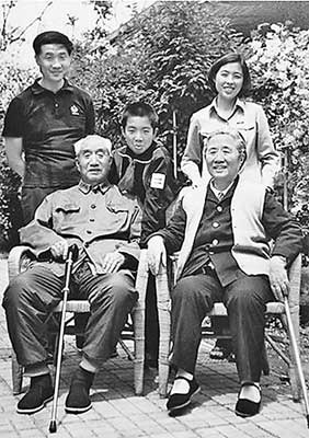 徐向前留韓先楚在家吃飯，韓先楚回家後說：徐帥家的飯真難吃