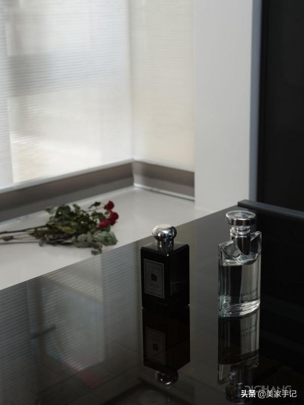 廣東夫妻家中的暖心場面：不鋪地板不鋪磚，全屋素淨高雅，超美