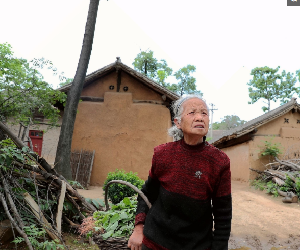 18歲逃荒來到深山溝,生活60年沒出去過,78歲的她現在過得可好 18歲逃荒來到深山溝,生活60年沒出去過,78歲的她現在過得可好