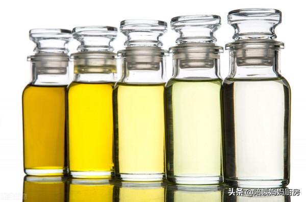 過年炸東西的黑油不要浪費了、教你一招秒變香油、炒菜涼拌都很香 過年炸東西的黑油不要浪費了、教你一招秒變香油、炒菜涼拌都很香