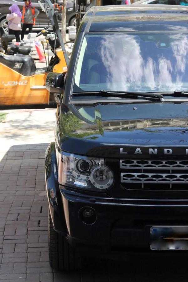 怪獸修車:翻新一輛21萬公里的路虎發現4,老爺子工地拉貨專用車 怪獸修車:翻新一輛21萬公里的路虎發現4,老爺子工地拉貨專用車