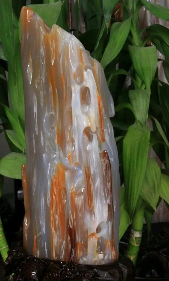 木頭居然能變成玉石！還標價10億人民幣？