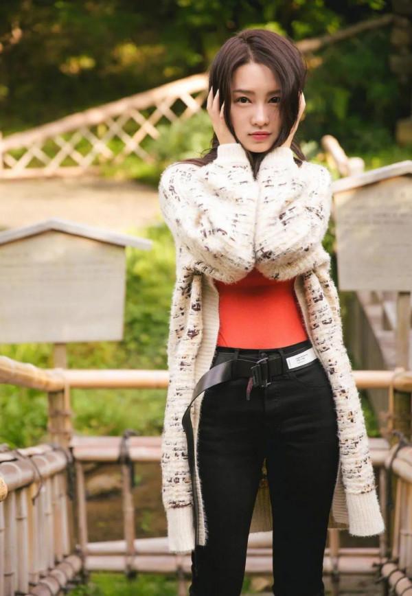 精美圖集｜李沁五官精緻，氣質優雅