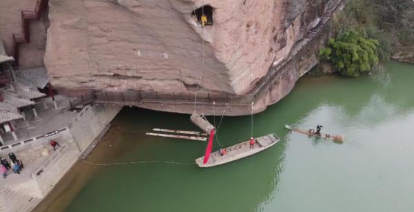 世界喪葬史上的奇蹟-崖葬