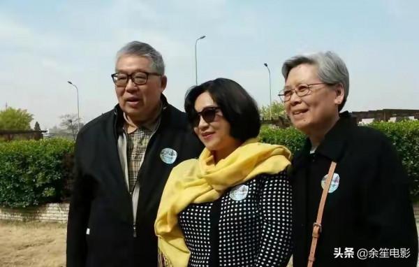 懷有身孕時被李連杰拋棄，住地下室十年，黃秋燕如今過得怎麼樣？