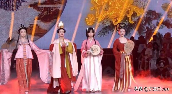 央視5美主持人罕見同臺！張蕾穿漢服似女王，打扮驚豔似選美現場