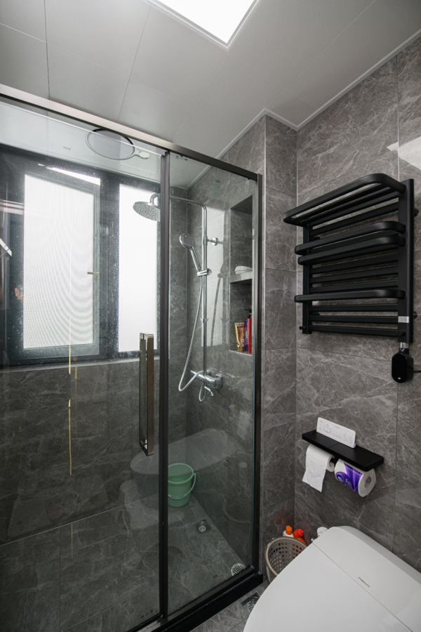 28萬將91㎡毛坯房打造成時尚現代風，巧改餐廳多出一面收納牆