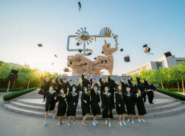 “上過大學”和“沒上過大學”區別，4方面對比，網友：太真實了