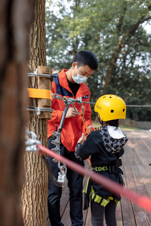 磨山最新玩法!在森林裡飛越穿梭,好刺激 磨山最新玩法!在森林裡飛越穿梭,好刺激