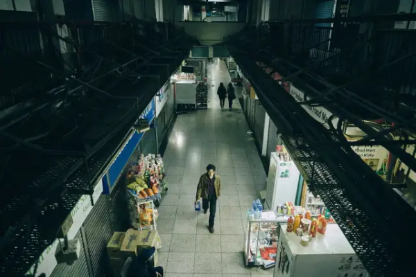 不愧是林家棟，一出手就又是猛片，這才是久違的港片佳作