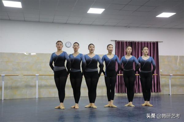 擺腿跳動作要領和要求 擺腿跳的動作要領是什麼 擺腿跳動作要領和要求 擺腿跳的動作要領是什麼