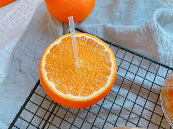 冬季天氣寒冷，煮一鍋熱氣騰騰的水果茶，低糖低熱量還能補充水分