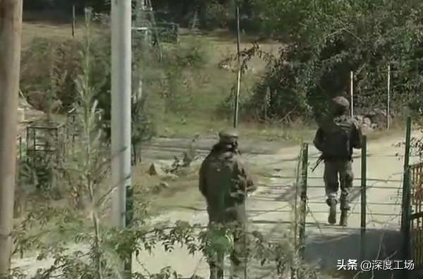 3名巴鐵特種兵，深夜穿越印軍陣地：為何每人都帶2把54和1把AK？