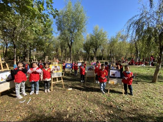 「培育和踐行社會主義核心價值觀」寬城第二幼兒園開展我帶文明同行徒步秋遊活動