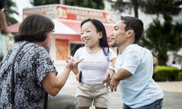 世界最矮夫妻，加起來不足2米，婚姻幸福卻略有遺憾：不敢要孩子