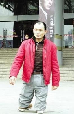 賭王堯建雲：出老千一夜贏600萬，被砍雙腿時，才想起師父那句話