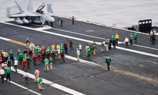 英媒爆料！“女王號”F35B墜海居然是疏忽導致，素質太差怎能打仗