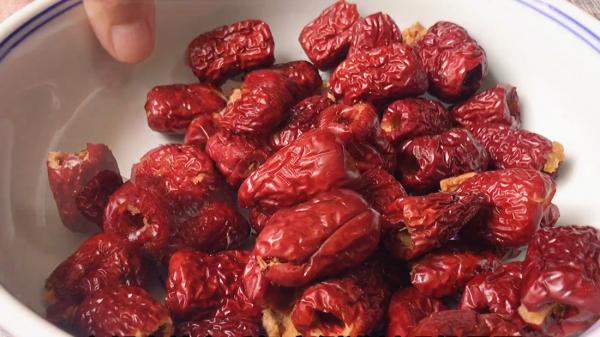 秋日忌寒涼,多吃3紅3白,少吃2綠,潤肺去秋燥,一家老小身體棒 秋日忌寒涼,多吃3紅3白,少吃2綠,潤肺去秋燥,一家老小身體棒