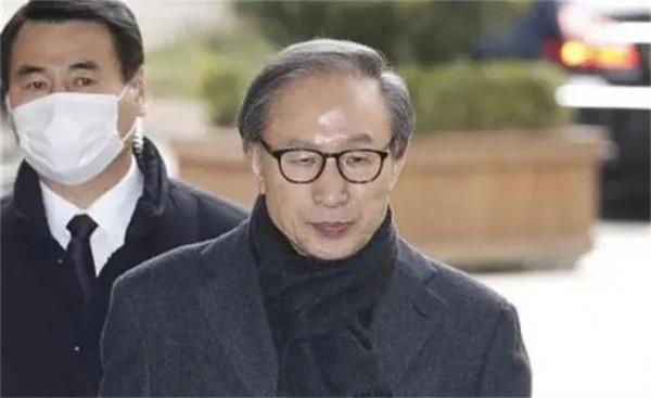 韓國前總統李明博入獄後的生活:住13平米單間,喝豆腐湯 韓國前總統李明博入獄後的生活:住13平米單間,喝豆腐湯