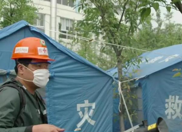 北京窮小子變富豪後，買10套房，卻變賣家產開飛機、開帆船旅遊