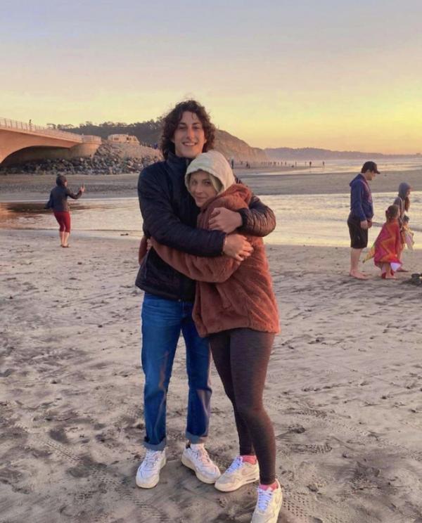 “神秘男孩”俘獲比爾蓋茨家族最年輕公主的心,已經參見岳父 “神秘男孩”俘獲比爾蓋茨家族最年輕公主的心,已經參見岳父