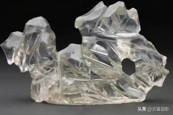 中國有一座古墓，日軍曾數次盜掘未遂，結果出土一價值10億的瓷器