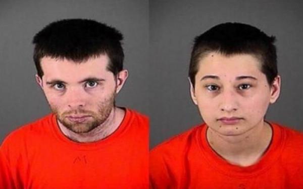 2015年,美國“殘障女”夥同男友殺害母親,被捕後十萬人為其求情 2015年,美國“殘障女”夥同男友殺害母親,被捕後十萬人為其求情