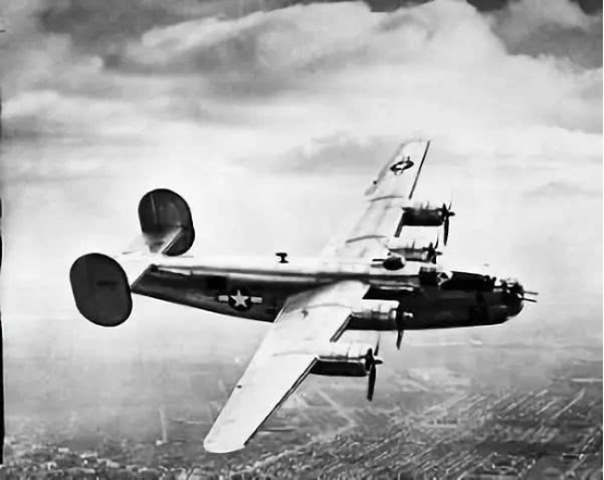 他被毛主席接見過3次,曾單獨俘虜一個營,上半身掛滿功勳章 他被毛主席接見過3次,曾單獨俘虜一個營,上半身掛滿功勳章