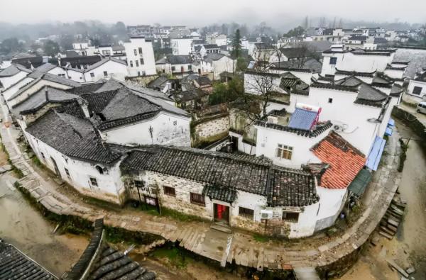 9月去正好！適合小住幾日的8座絕美古鎮，人少景美，清幽安逸