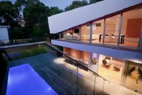 晴格格為嫁入豪門，跪下給婆婆洗腳，她到底經歷了什麼？