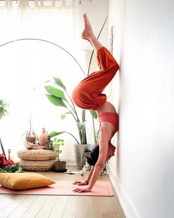 瑜伽倒立的N個好處,今天你練了嗎? 瑜伽倒立的N個好處,今天你練了嗎?