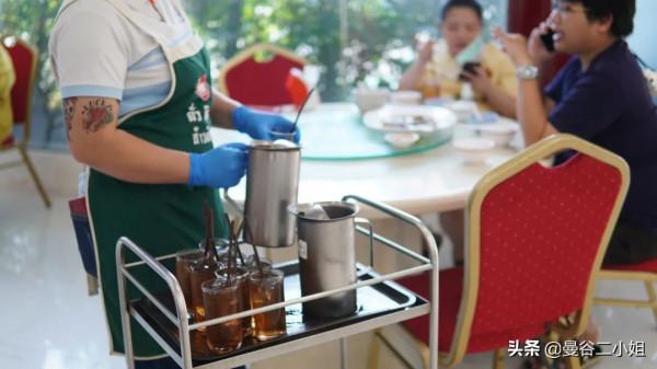 中國人在泰國生活，慕名來吃曼谷的中餐廳，一隻滷鵝傳了四代人