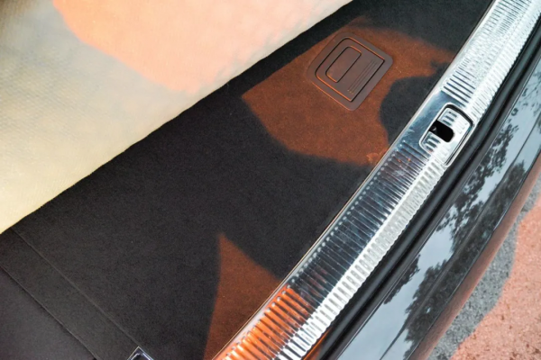 二手準新奧迪Q7,內飾貼膜、腳墊通鋪,不容錯過 二手準新奧迪Q7,內飾貼膜、腳墊通鋪,不容錯過