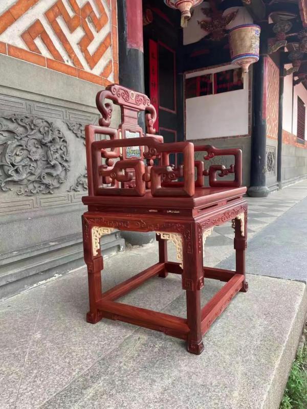 血檀勾雲紋扶手椅