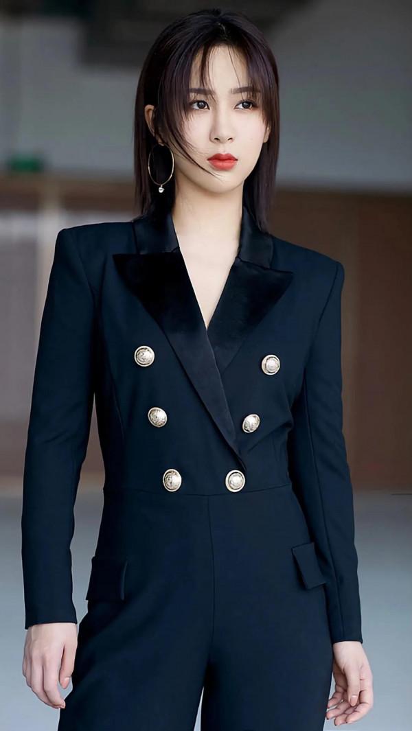 楊紫 出生地:北京市 出生日期:1992年11月6日 身高:167 cm 體重:46 kg