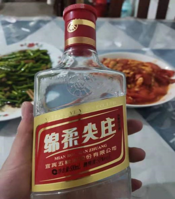 酒廠退休的老師傅，從不喝茅臺，平時只喝3種酒，不愧是行家