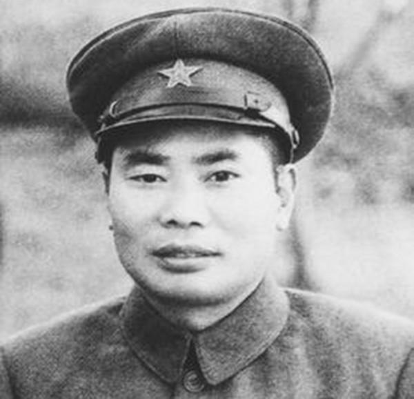 八路軍即將被包圍，一隊騎兵趕來援救，而來者張明堂卻是昨日仇敵